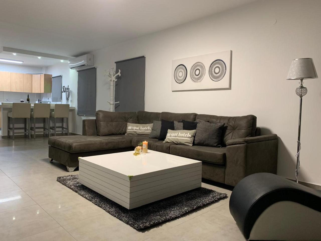 Spat Apartments 巴特亚姆 外观 照片